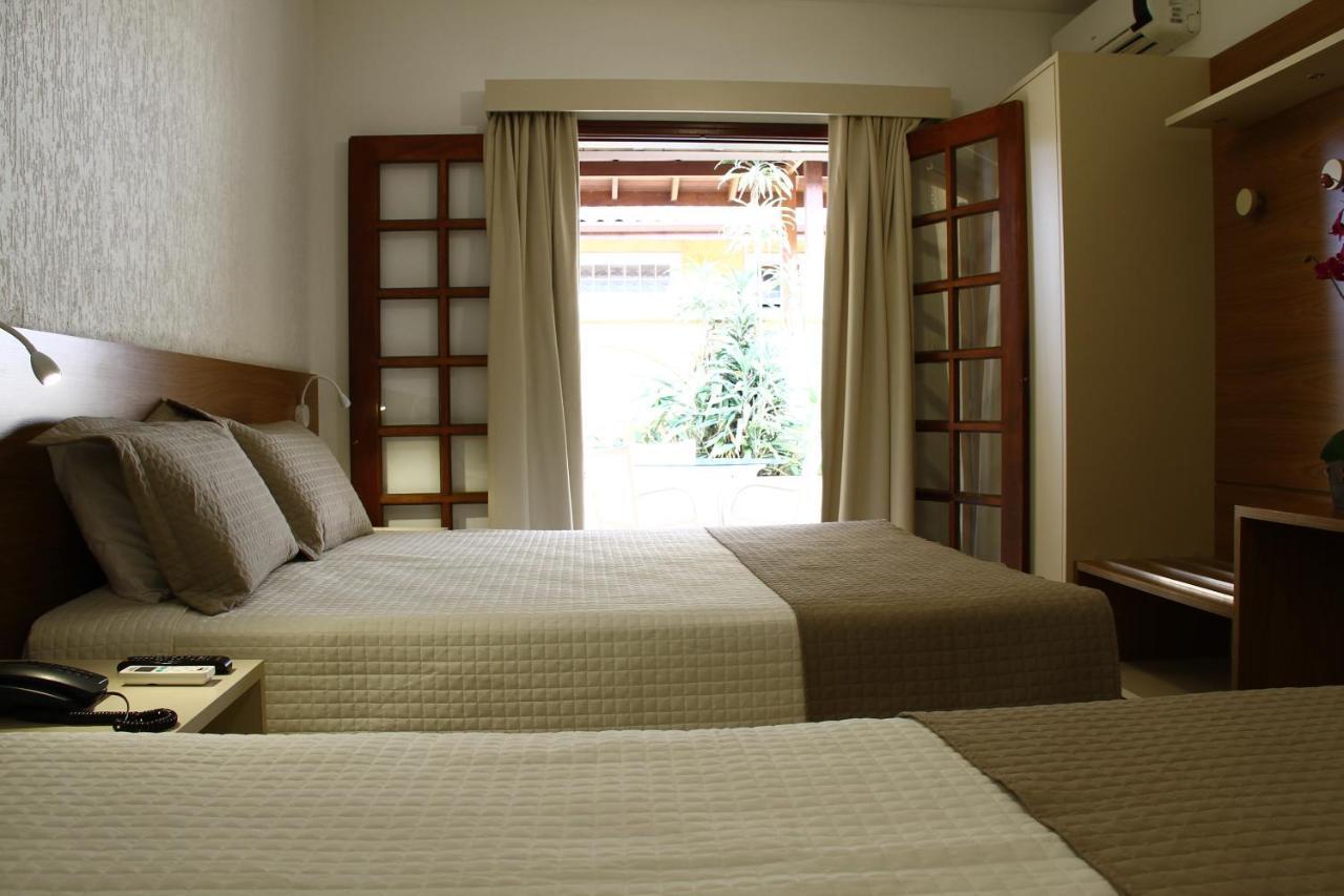 Quarto com Cama de Casal ou 2 de Solteiro e Varanda